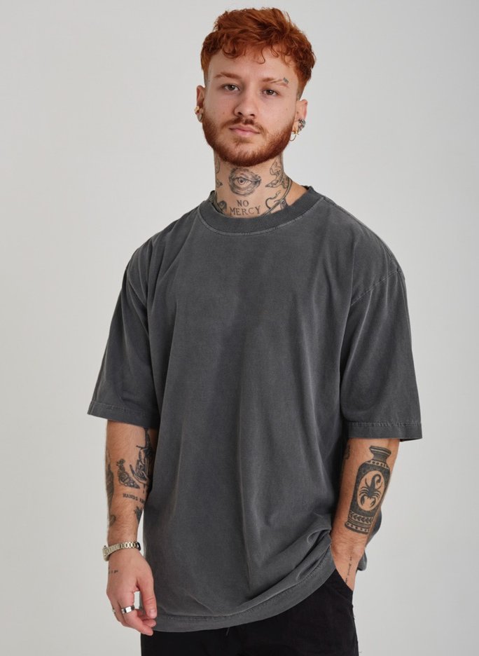 y*u様 OSADA オサダ　SE-10L Camiseta Oversized Lisa - Cinza Estonado