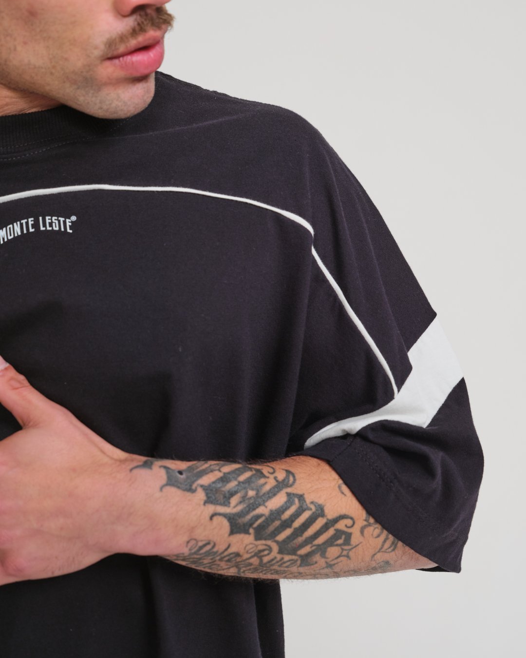 Camiseta Oversized Sleeve High - Preto
