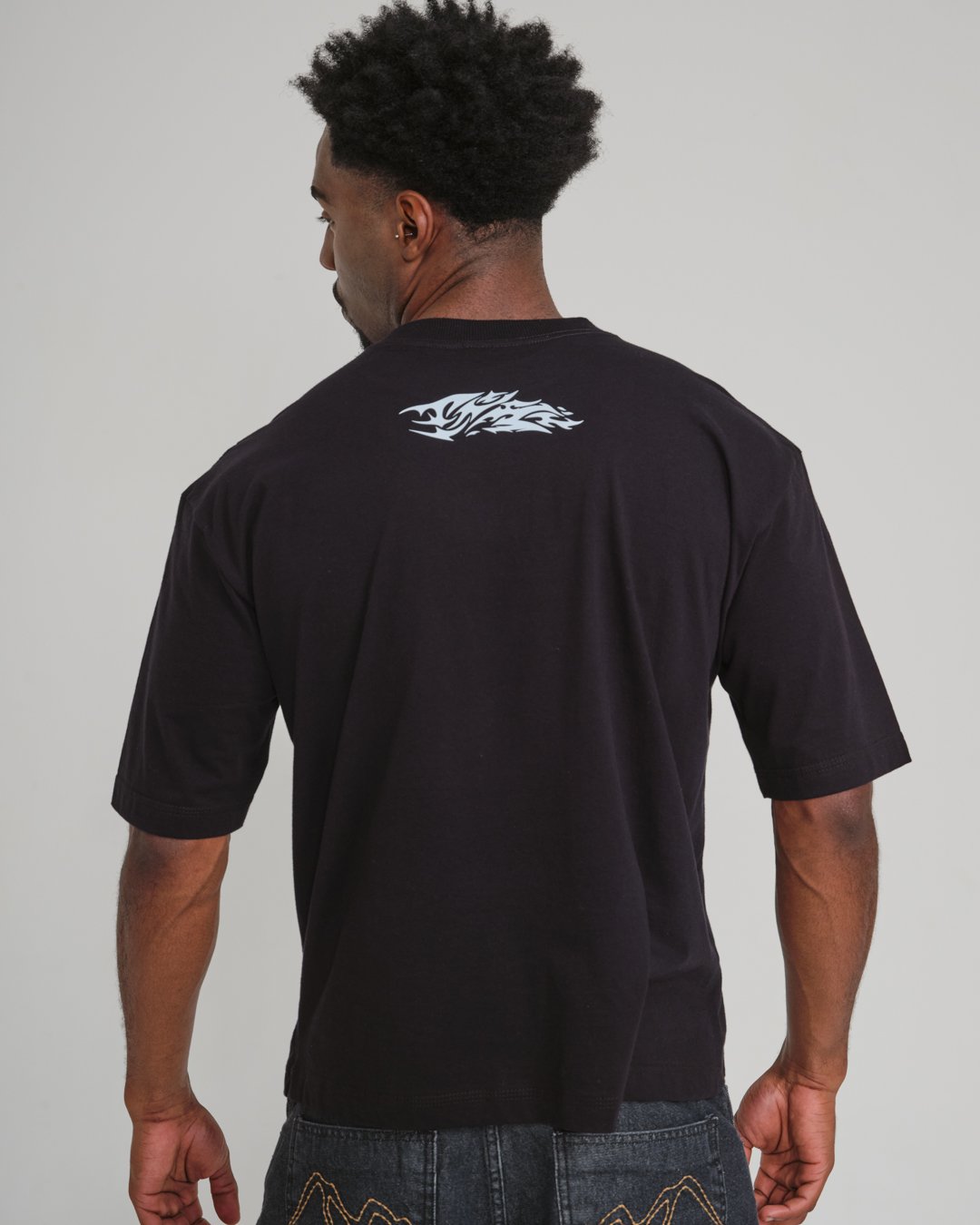 Camiseta Box Oversized Estampada Tribal - Preto