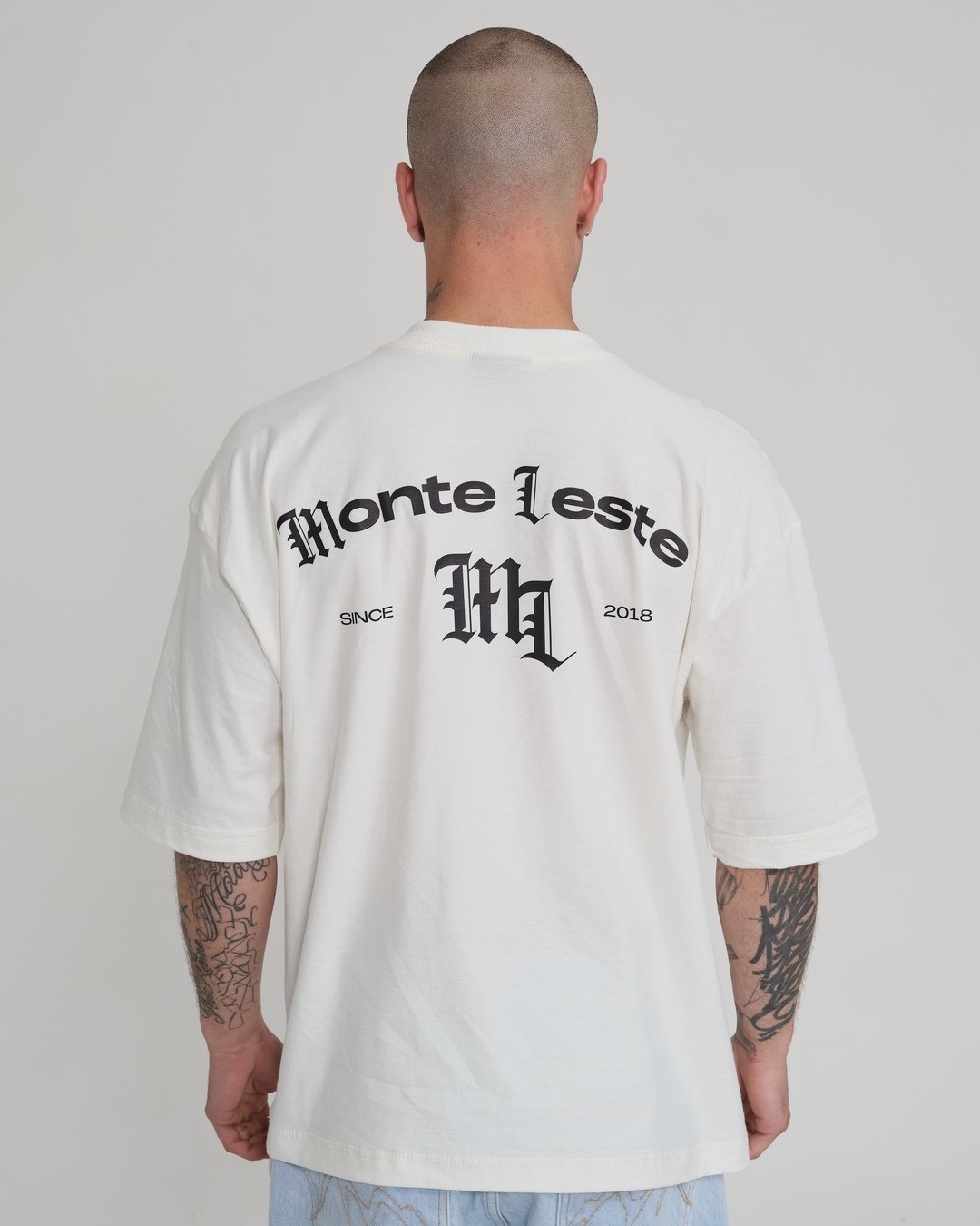 Camiseta Box Oversized Estampada Tomb Off White