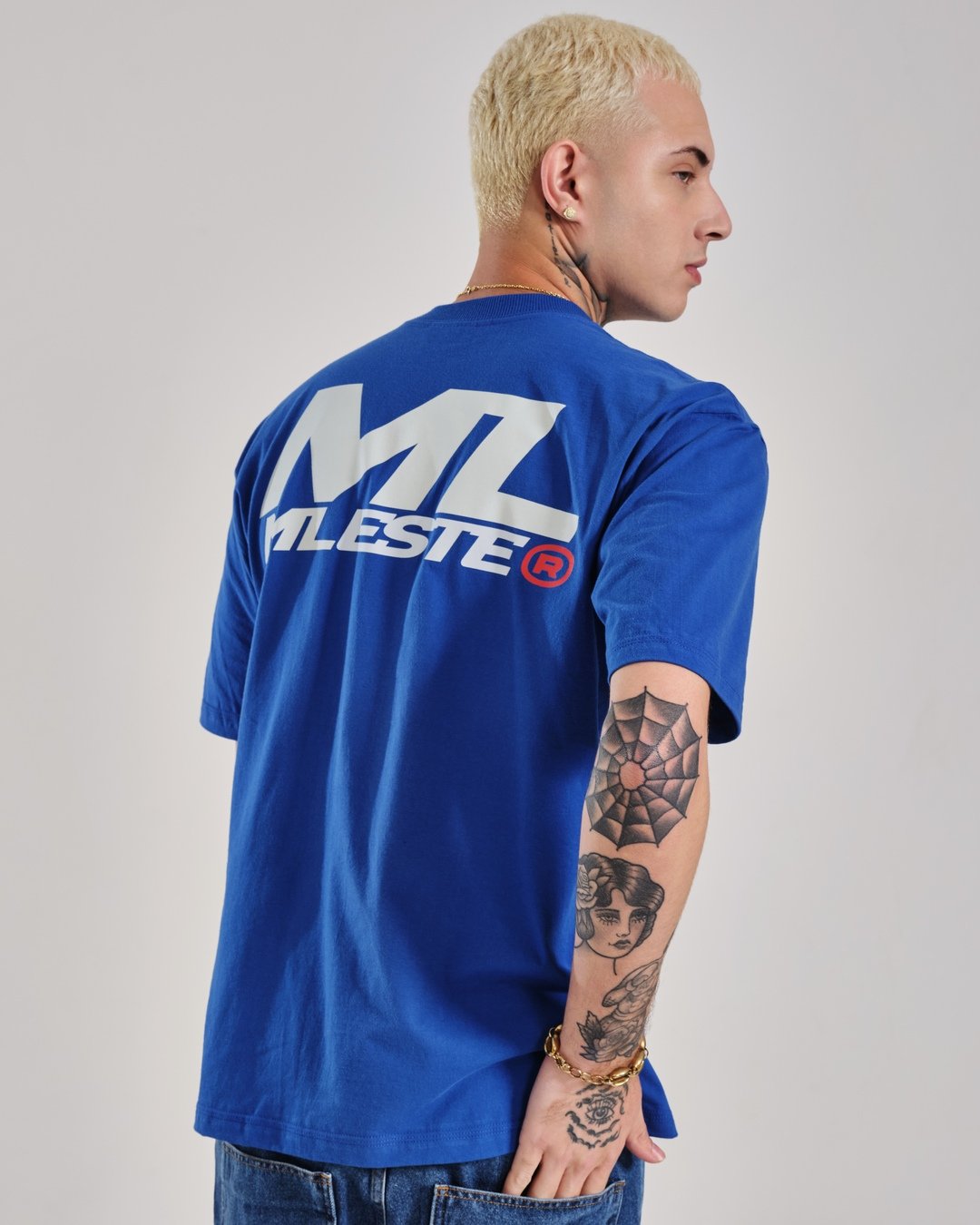 camiseta oversized estampada take royal